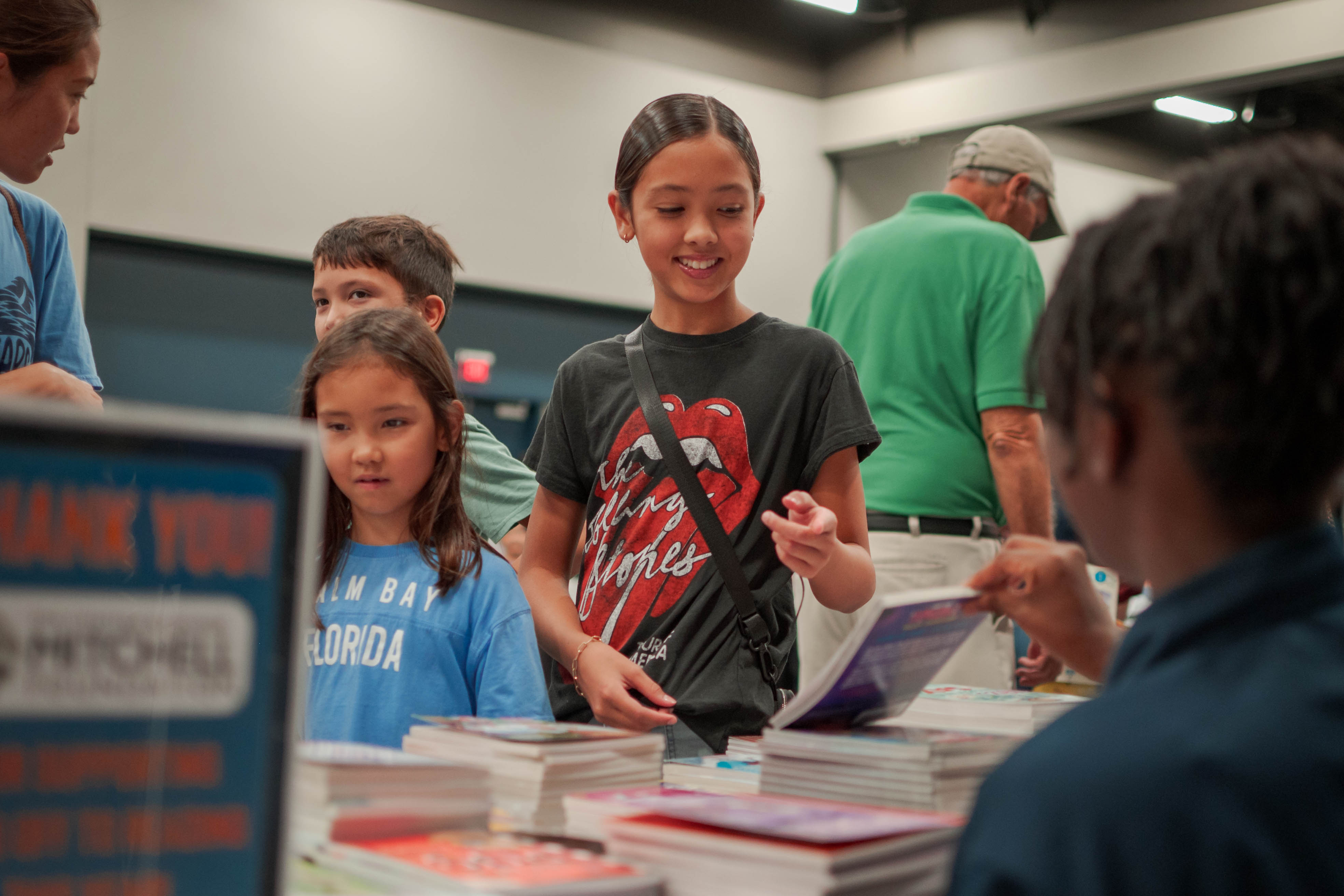 Join us for Hats Off to Reading before the show!