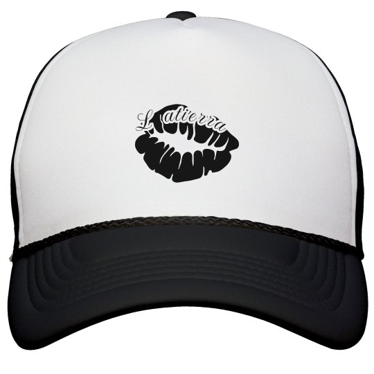 Kandi kisses Kandi kisses