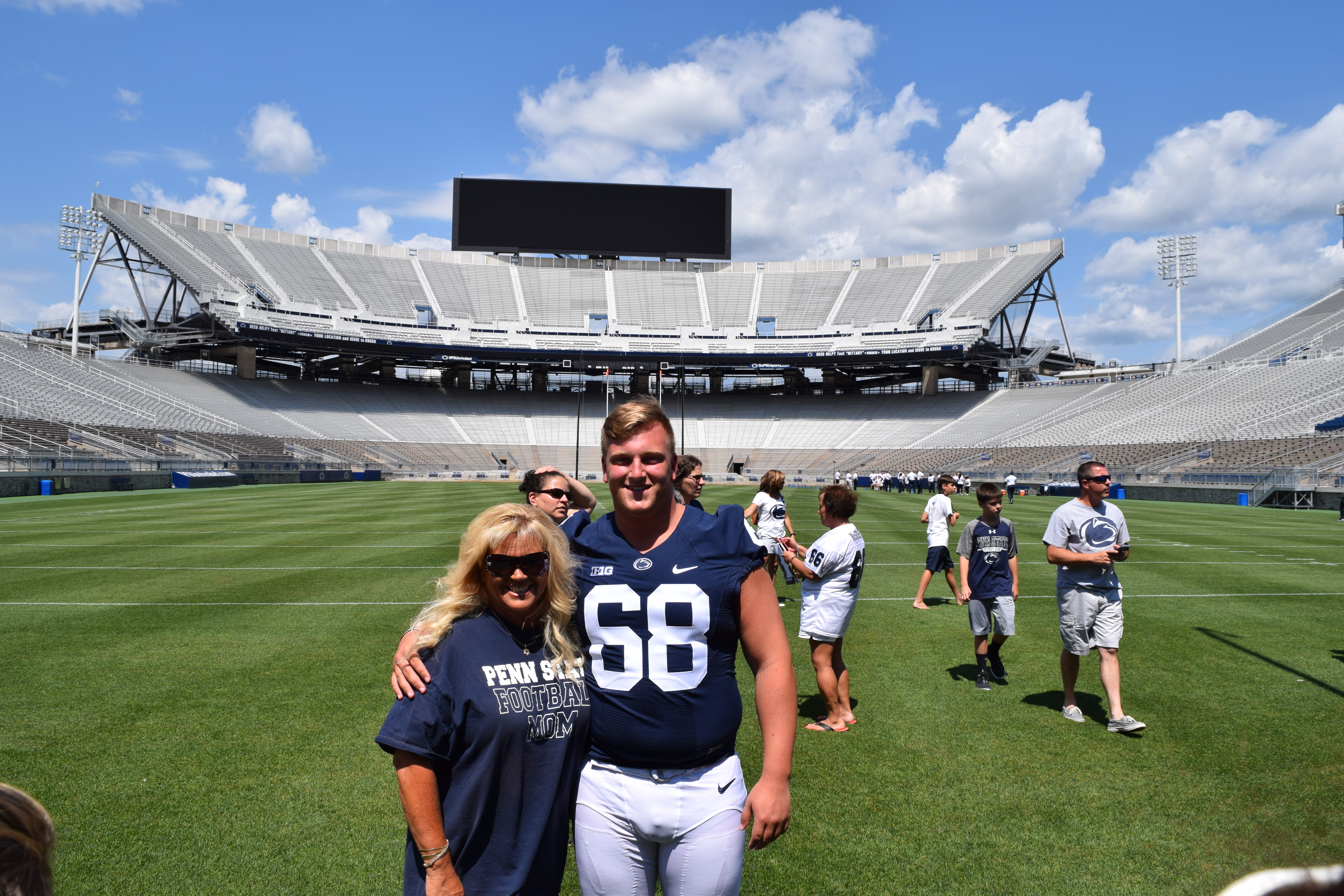 Football DaPride Mama